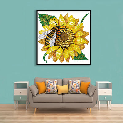 Bee on Sunflower Special Shaped Drills Diamond Painting