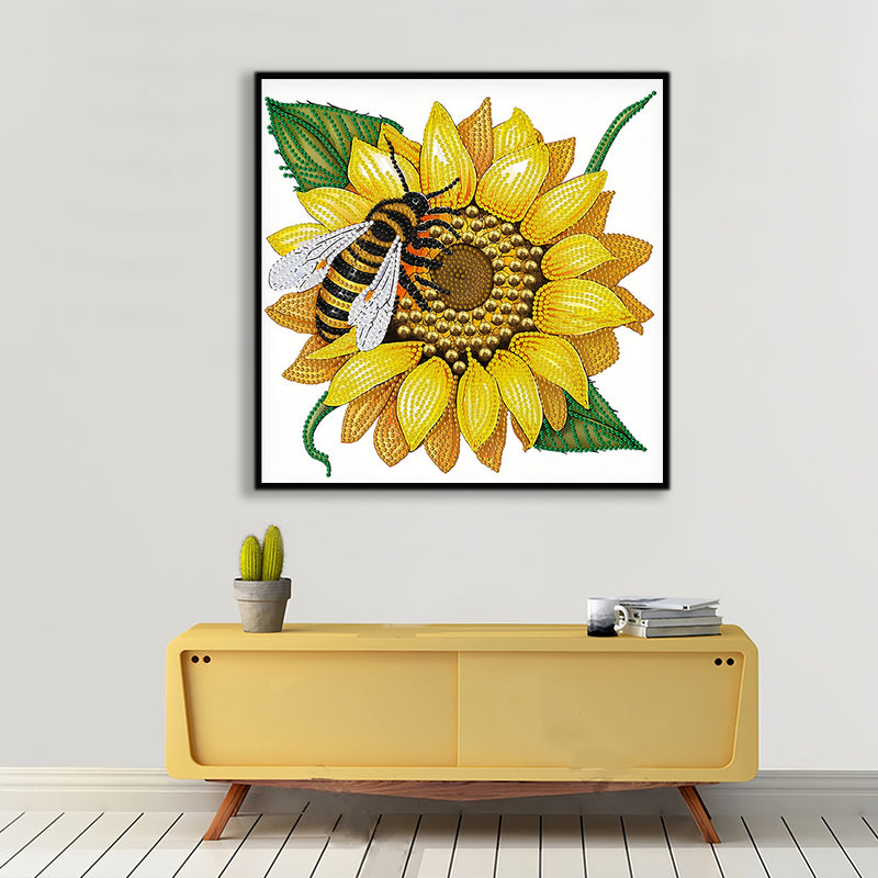 Bee on Sunflower Special Shaped Drills Diamond Painting