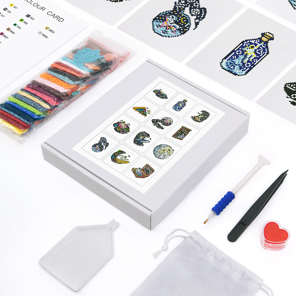 Astronauts and the Moon 12Pcs - Mini Diamond Painting Kit