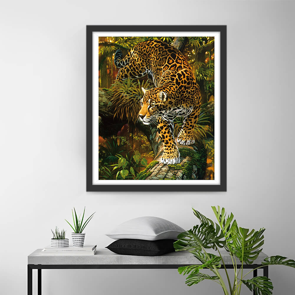Clouded Leopard Foraging Diamond Painting