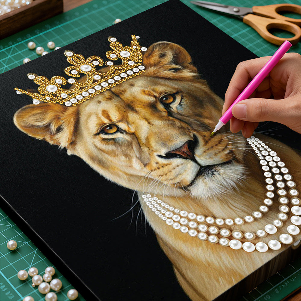 Diamond Painting | Pearl Painting | Female Lion Wearing a Crown
