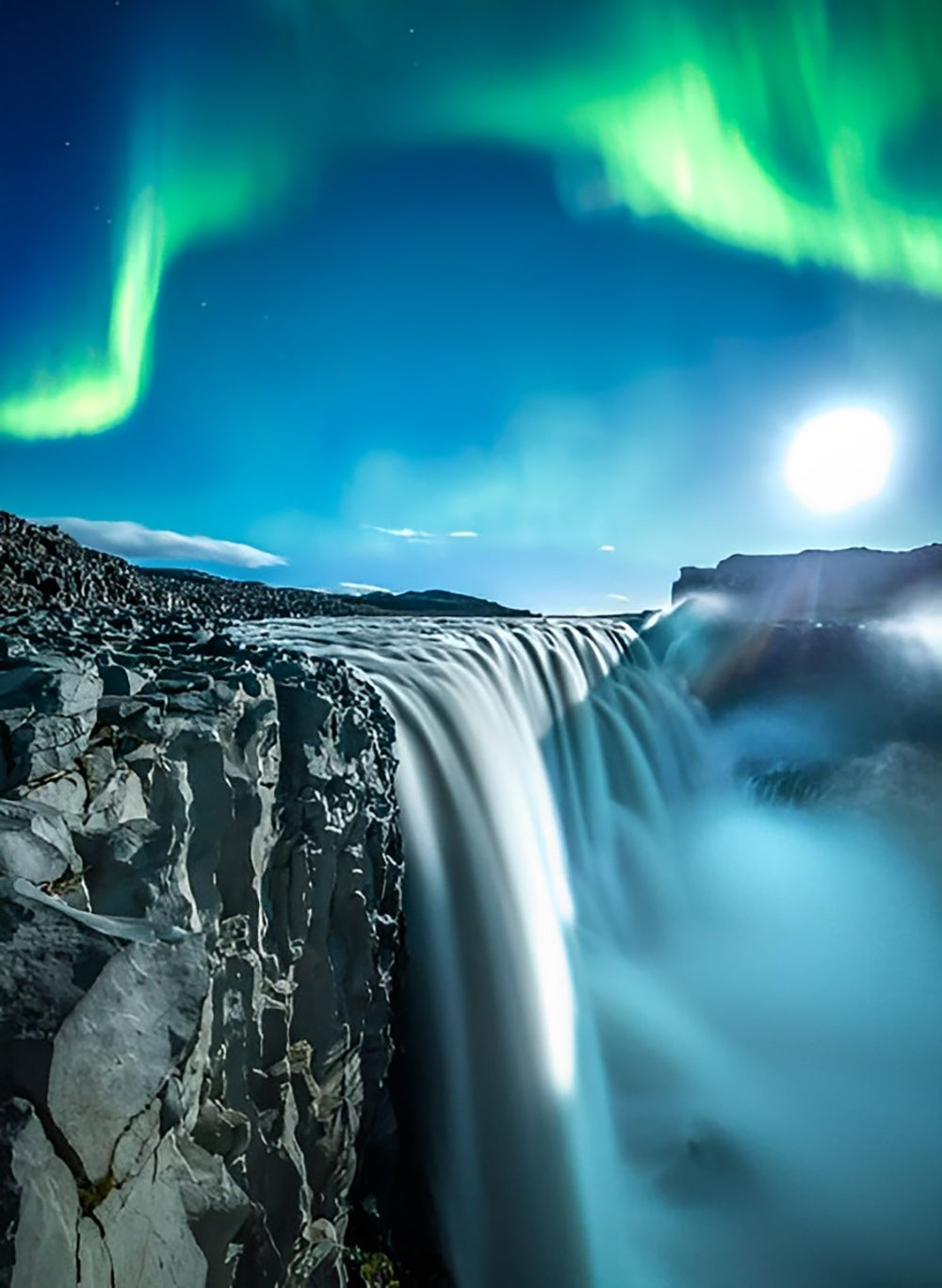 Cliff and Northern Lights Diamond Painting